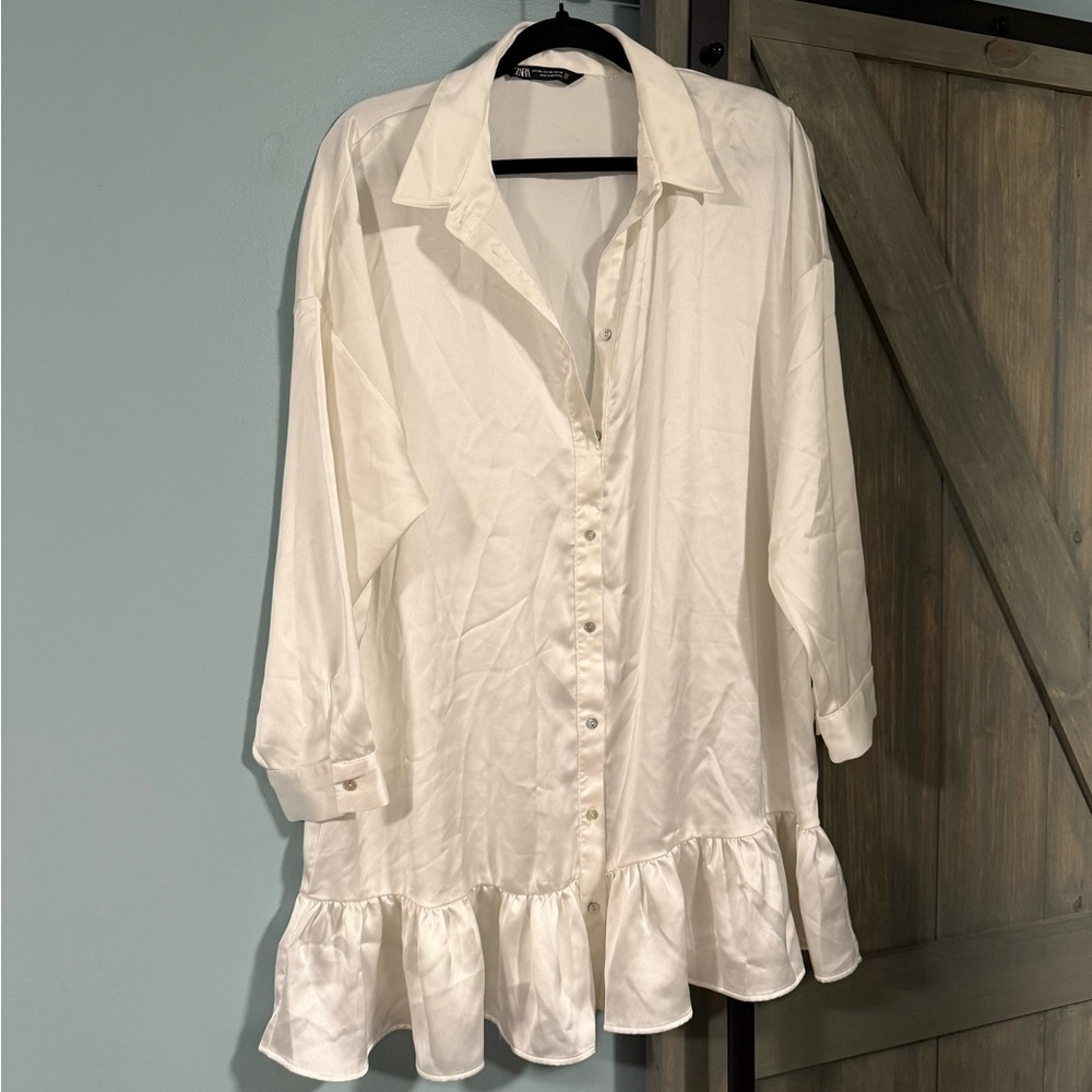 Zara White Button Down Shirt with Ruffle Hem